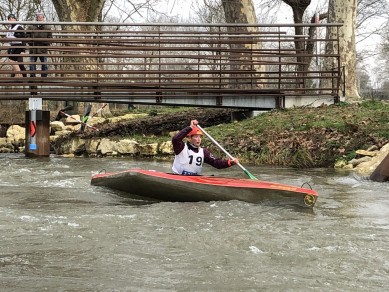 Anaïs S en canoë monoplace sur le parcours sprint.jpeg